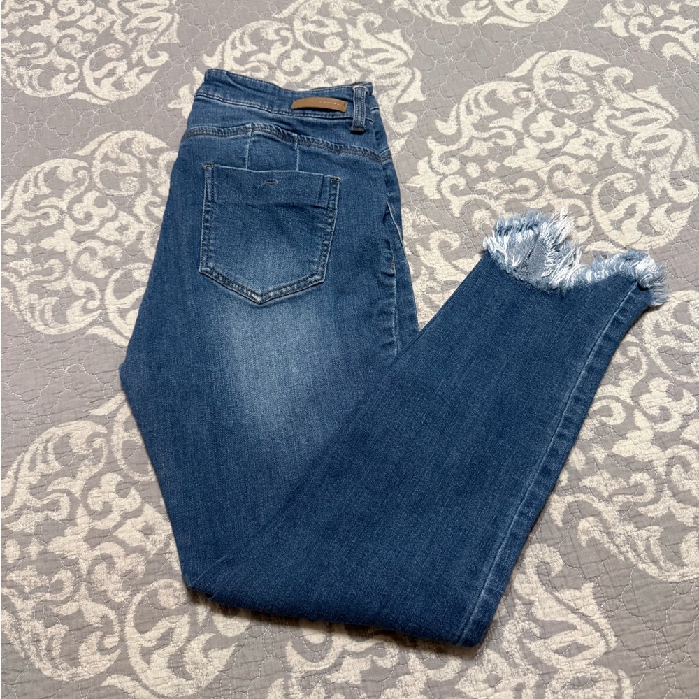 Frayed Hem Blue Denim Cropped Jeans